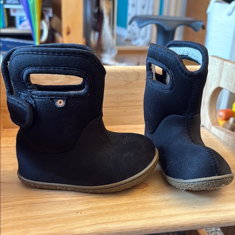 Bogs Insulated II size 7T